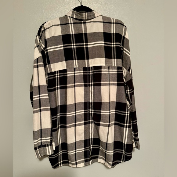 Old Navy “The Boyfriend” Black and White Plaid Flannel Shirt - Picture 2 of 4